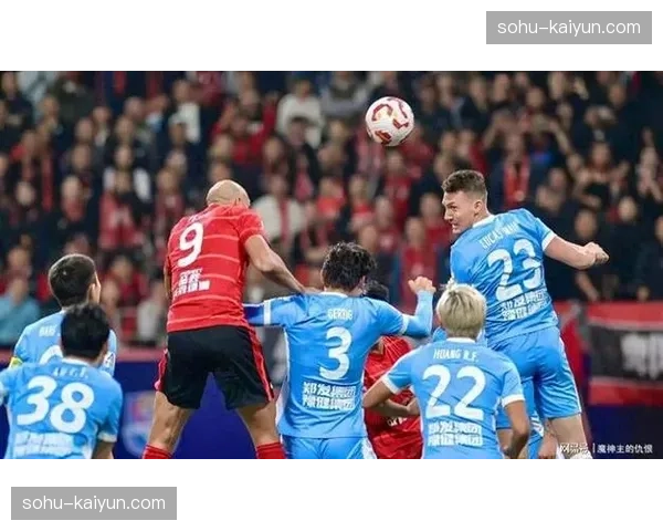 切尔西防守组织混乱无序 临时中卫组合缺乏默契配合 切尔西防守组织混乱无序 临时中卫组合缺乏默契配合