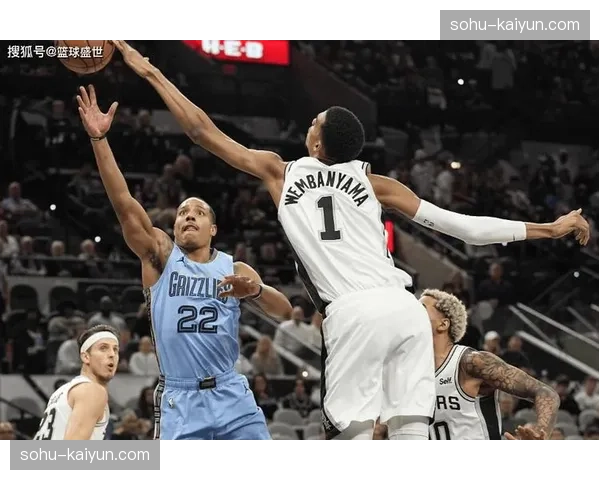 马刺从34胜到61胜飞跃:团队防守强化与替补挖掘成就质变